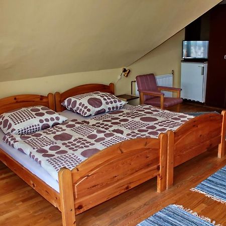 Pigal Panzio Bed & Breakfast Badacsonyors Luaran gambar