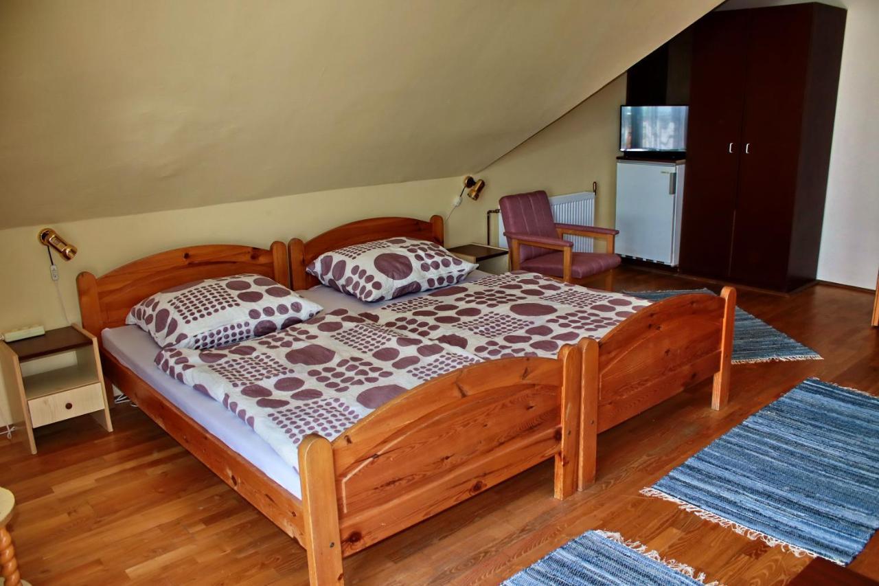 Pigal Panzio Bed & Breakfast Badacsonyors Luaran gambar