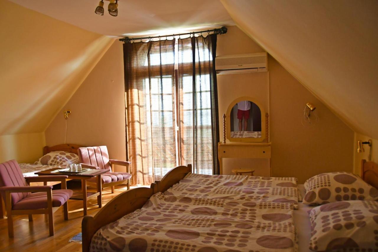 Pigal Panzio Bed & Breakfast Badacsonyors Luaran gambar