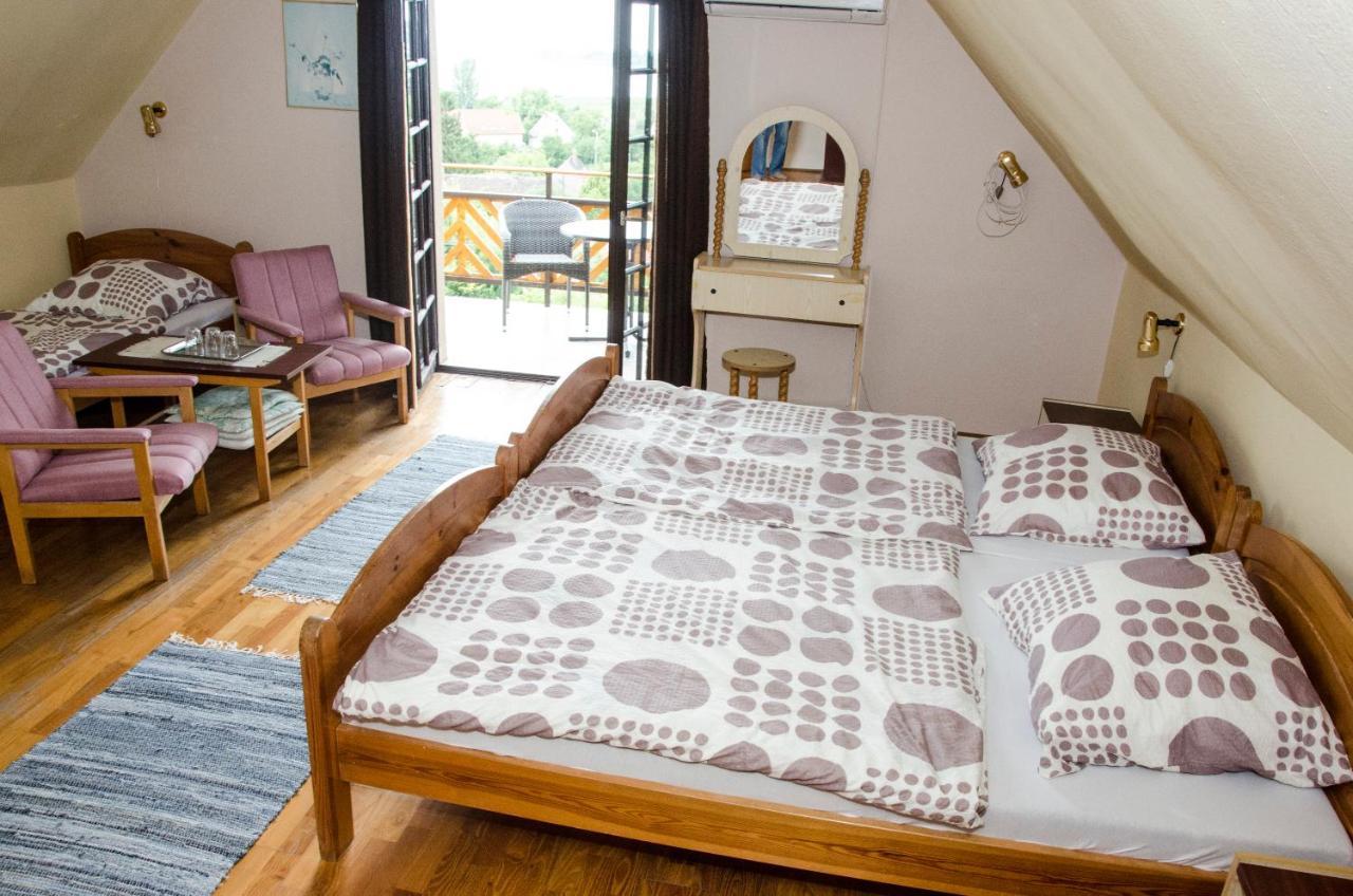 Pigal Panzio Bed & Breakfast Badacsonyors Luaran gambar